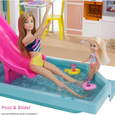 Piscine avec toboggan de la maison de poupée Barbie GRG93.