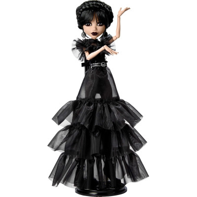 Poupée Monster High Mercredi Addams en tenue de bal gothique.
