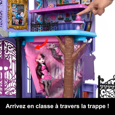 Chambre des poupées dans la maison Monster High Le Lycée Hanté.