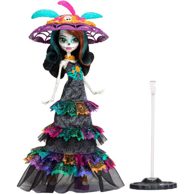 Détails de la robe traditionnelle de la poupée Skelita Calaveras.